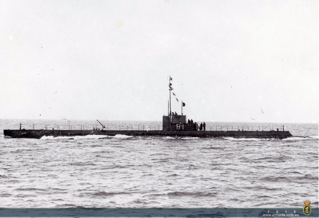 El submarino B-1 en pruebas de mar, todavía no tiene instalado el cañón de cubierta. El B-1 fue entregado a la Armada el 11 de enero de 1922.